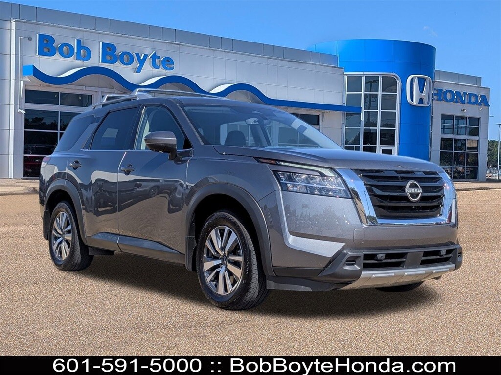 Used 2024 Nissan Pathfinder SL SUV