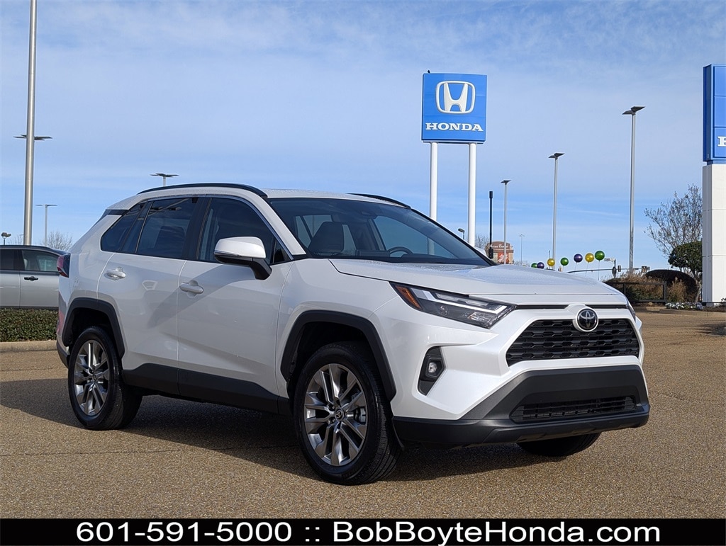 2024 Toyota RAV4 XLE Premium's photo