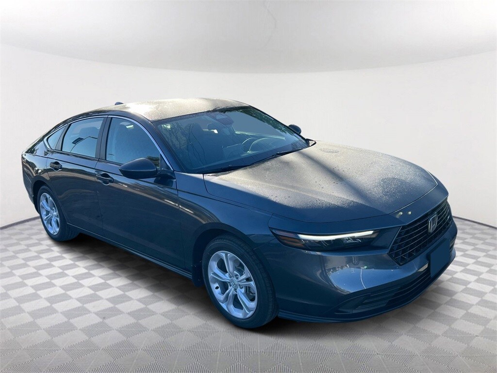 2025 Honda Accord LX photo 3