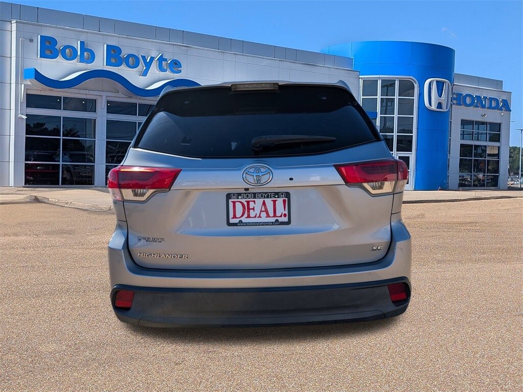 Used 2017 Toyota Highlander SE SUV