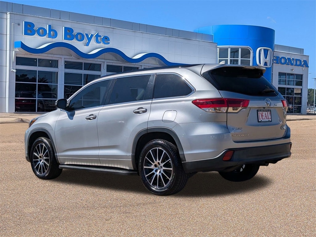 Used 2017 Toyota Highlander SE SUV