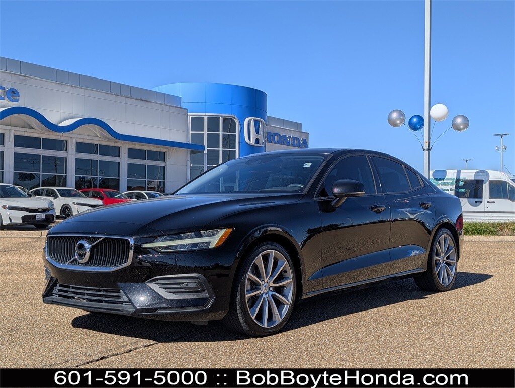 Used 2019 Volvo S60 T6 Momentum Sedan