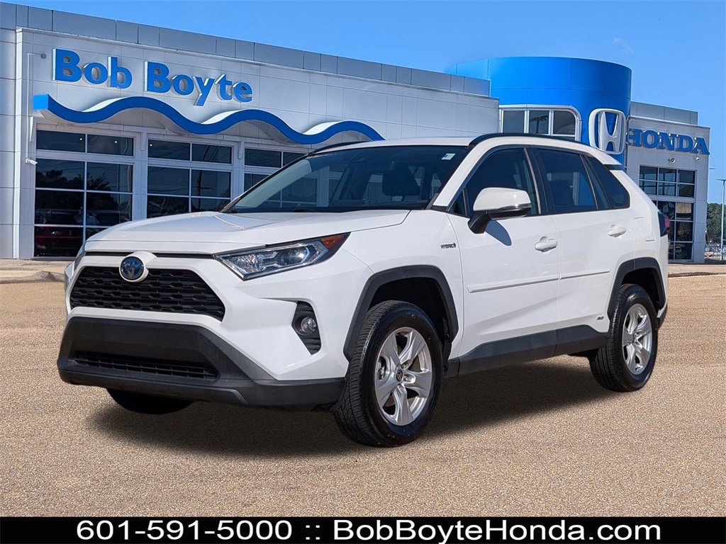 2021 Toyota RAV4 XLE's photo