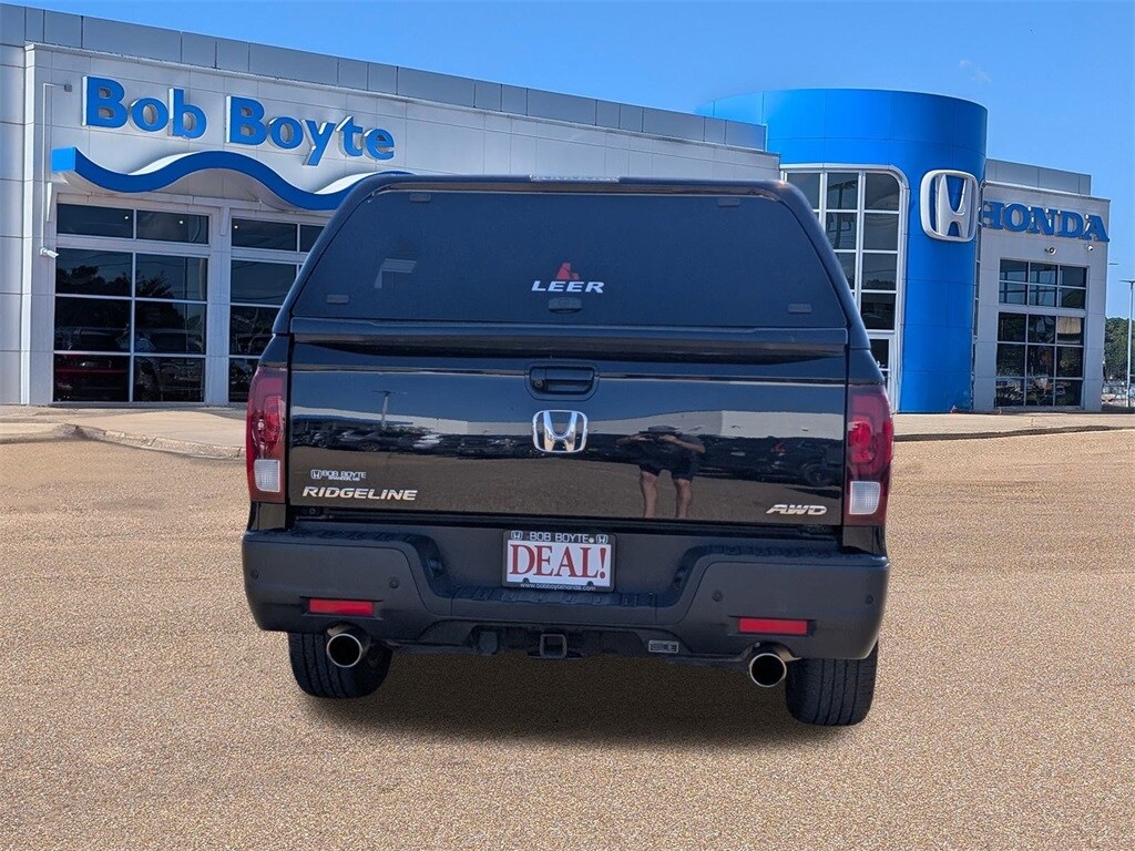 2022 Honda Ridgeline Black Edition photo 3