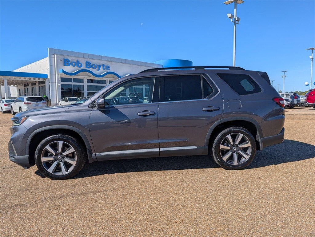 2023 Honda Pilot Touring photo 2