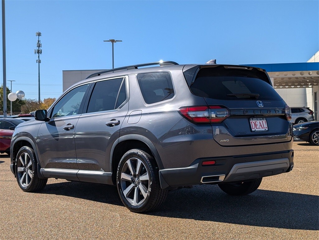 2023 Honda Pilot Touring photo 3