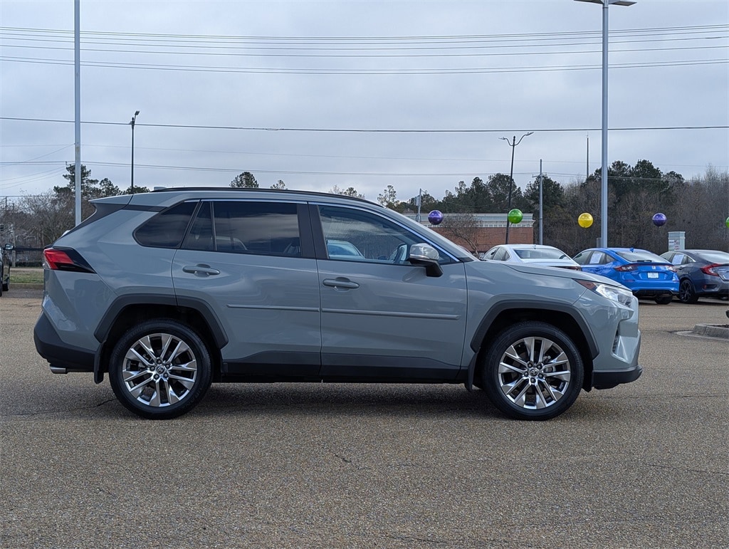 Used 2021 Toyota RAV4 XLE Premium with VIN 2T3C1RFV2MW183498 for sale in Northfield, Minnesota