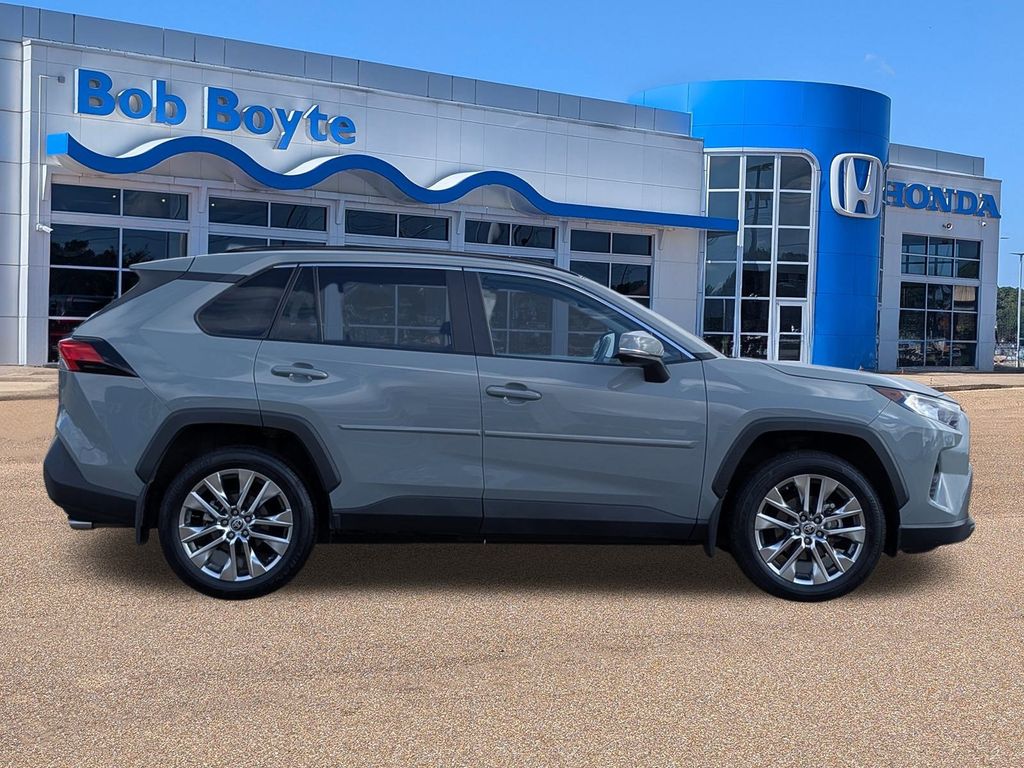 Used 2021 Toyota RAV4 XLE Premium with VIN 2T3C1RFV2MW183498 for sale in Northfield, Minnesota