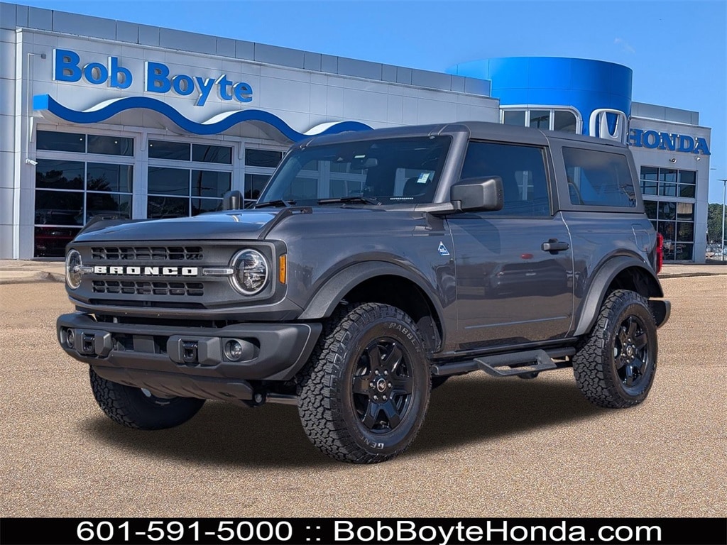 2024 Ford Bronco 2-Door Black Diamond's photo