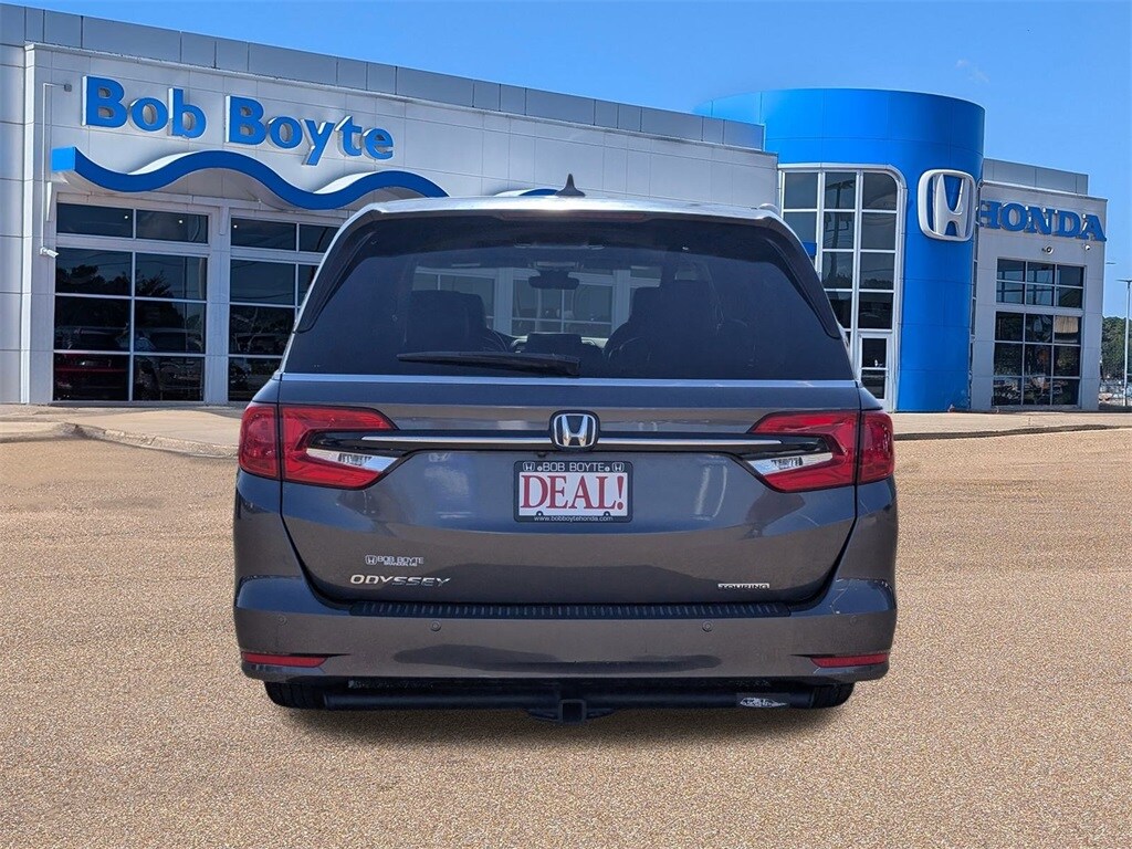2022 Honda Odyssey Touring photo 3
