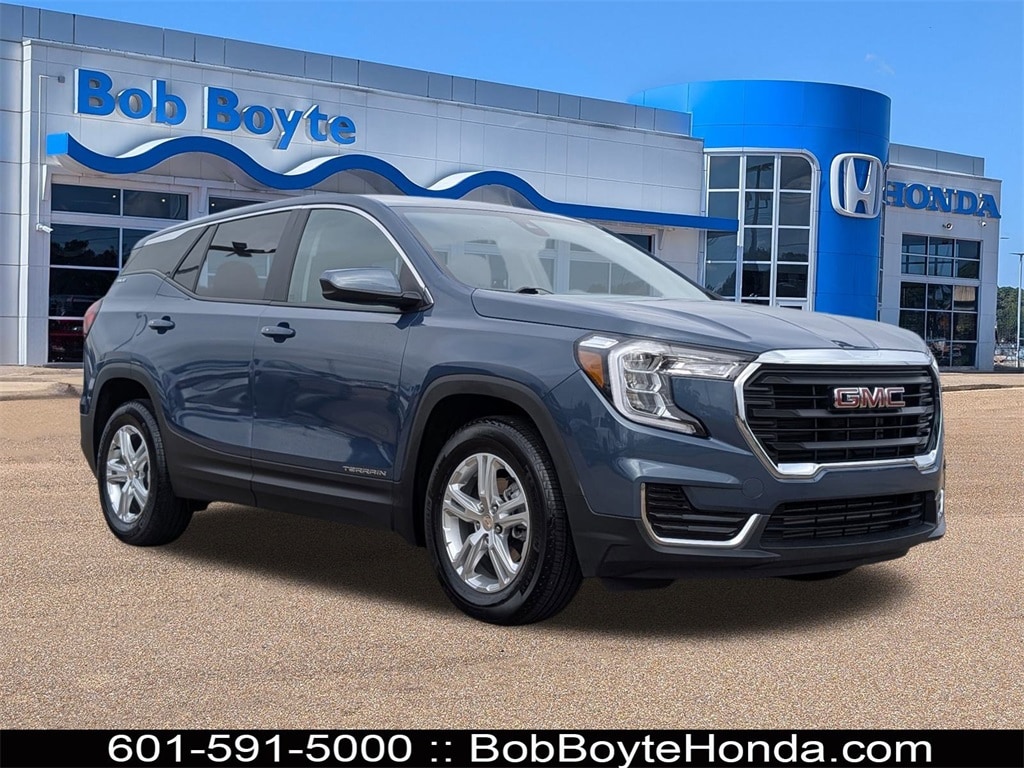 2024 GMC Terrain SLE's photo