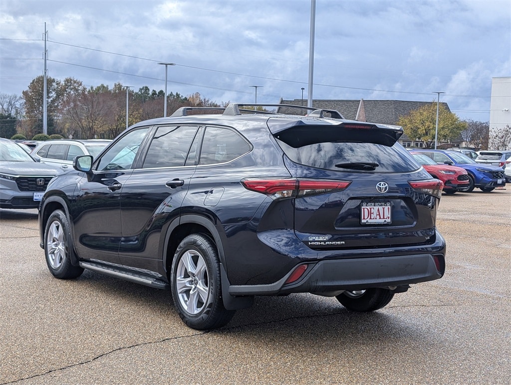 Used 2022 Toyota Highlander LE SUV