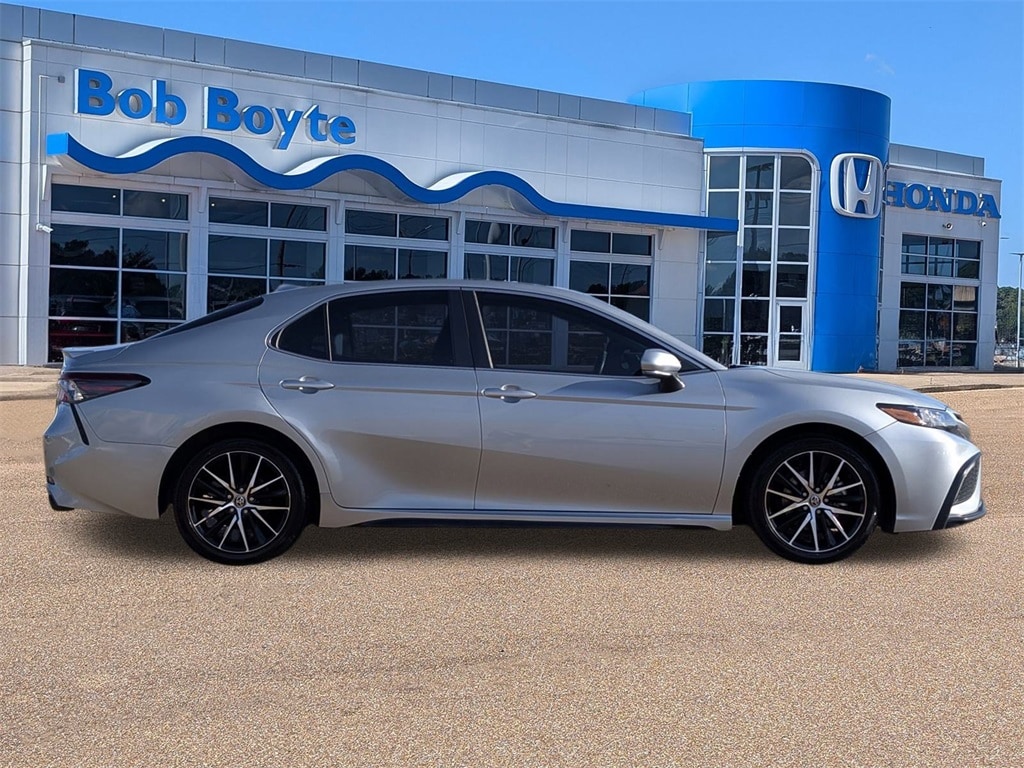 Used 2022 Toyota Camry SE with VIN 4T1G11AK5NU018426 for sale in Pearl, MS