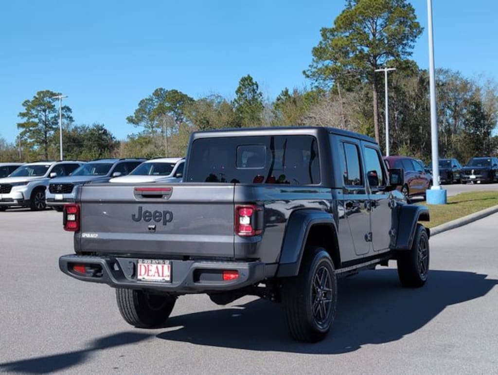 Used 2024 Jeep Gladiator Sport Truck