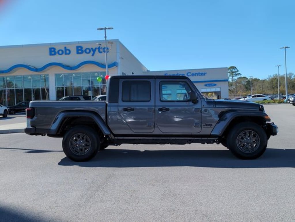 Used 2024 Jeep Gladiator Sport Truck