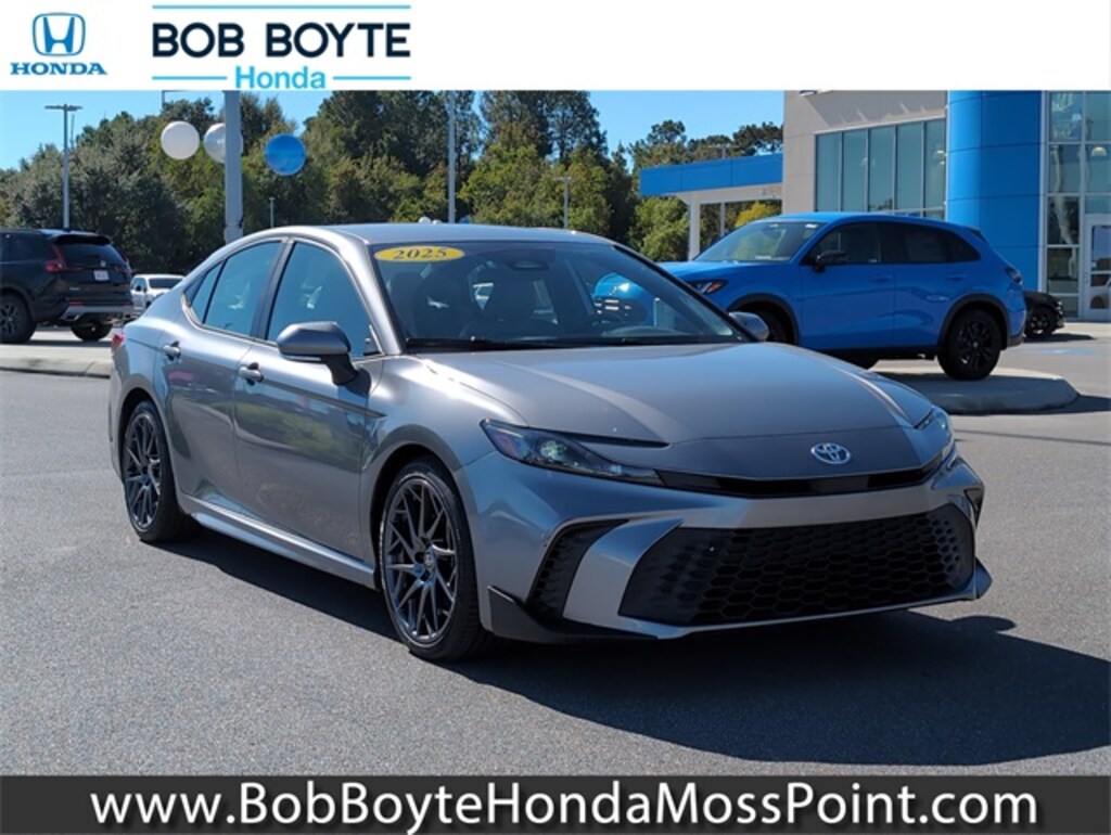 Used 2025 Toyota Camry SE Sedan