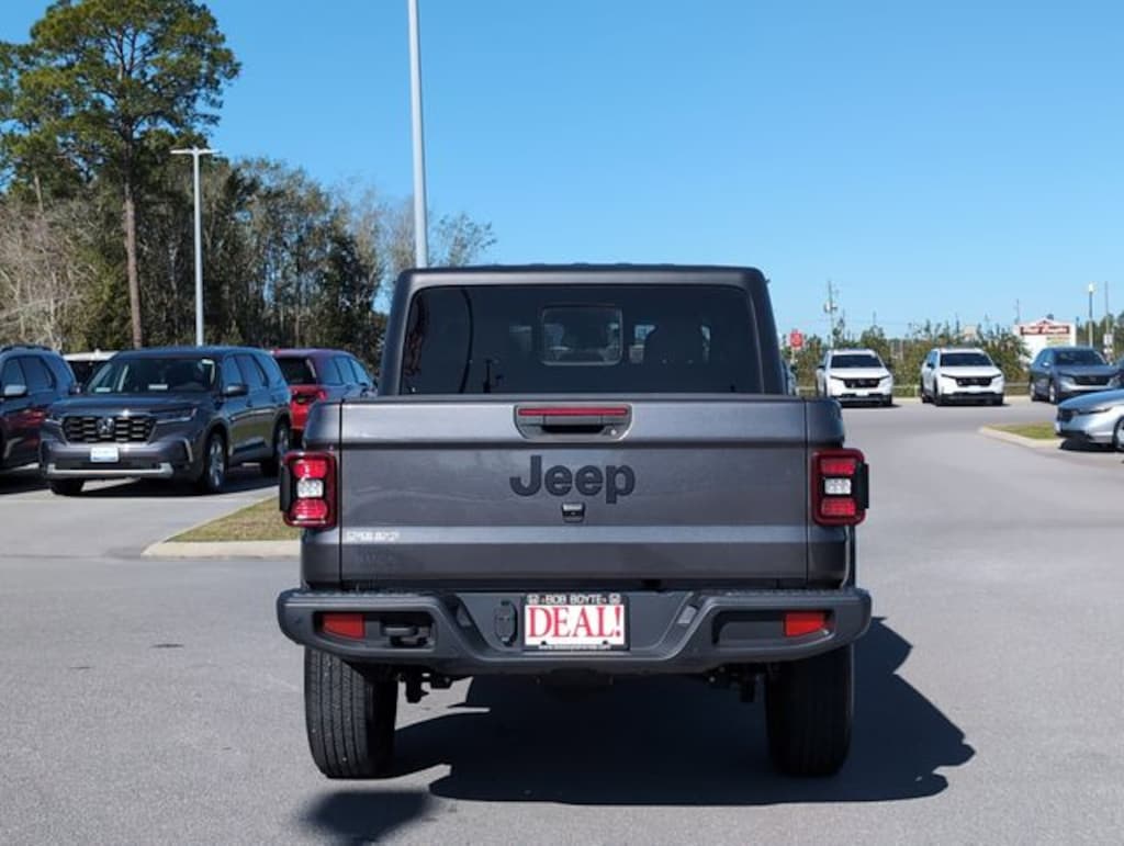 Used 2024 Jeep Gladiator Sport Truck