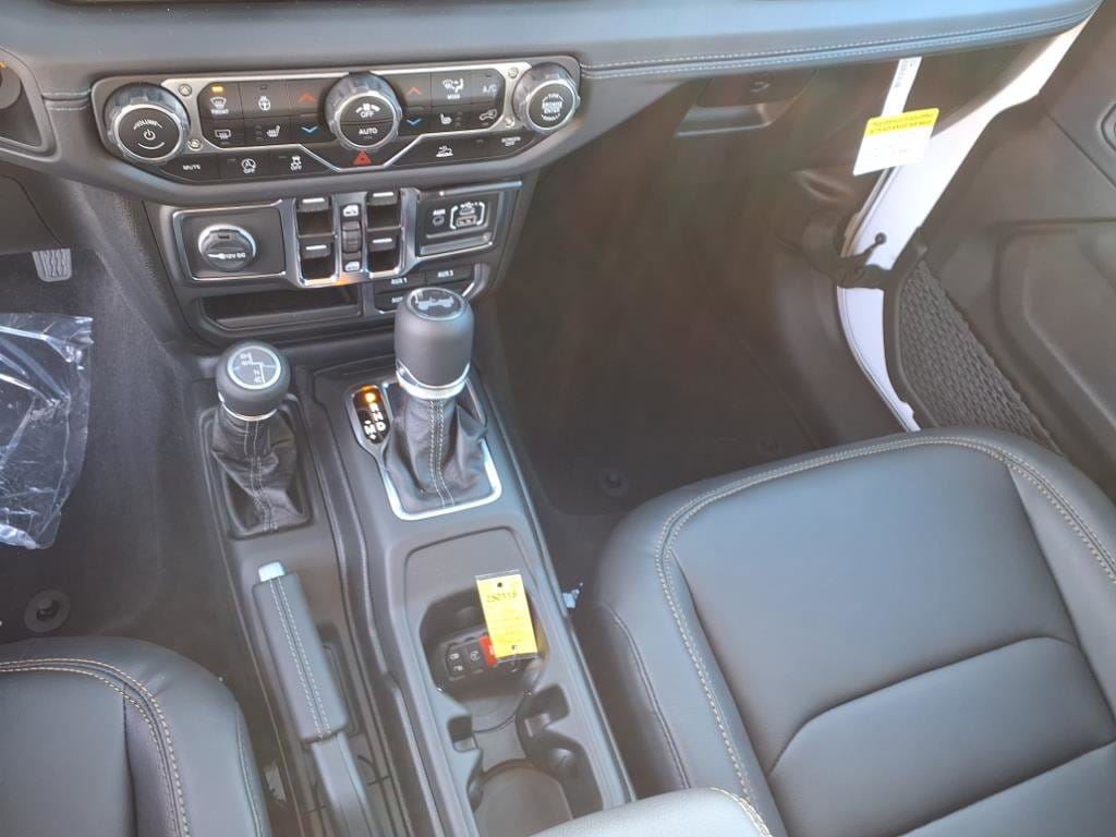 2025 Jeep Wrangler 4-Door Sahara - Photo 9