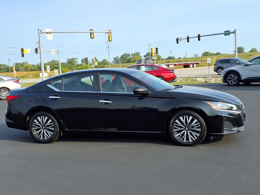 Used 2024 Nissan Altima 2.5 SV Sedan