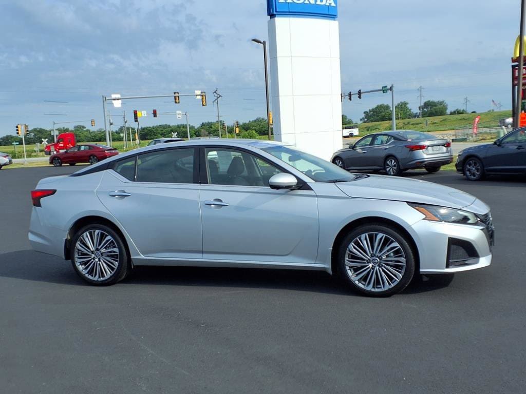 Used 2024 Nissan Altima 2.5 SL Sedan
