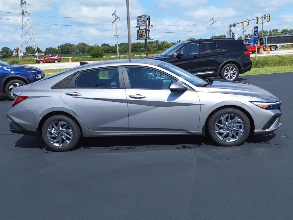 Used 2024 Hyundai Elantra SEL Sedan