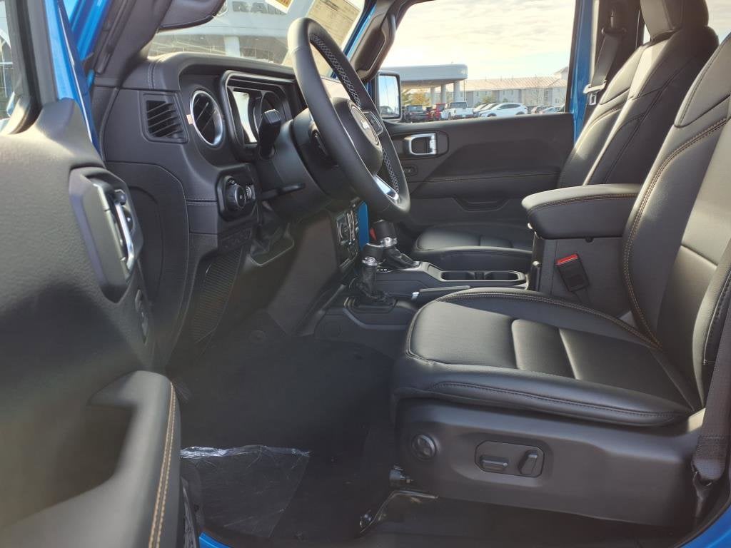 2025 Jeep Wrangler 4-Door Sahara - Photo 16