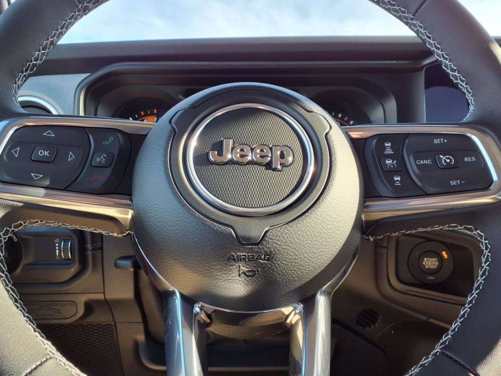 2025 Jeep Wrangler 4-Door Sahara | CarEdge | CarEdge