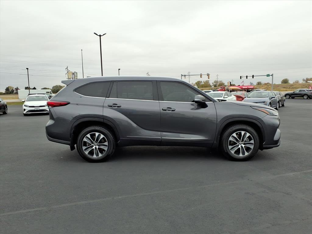 Used 2022 Toyota Highlander XLE SUV