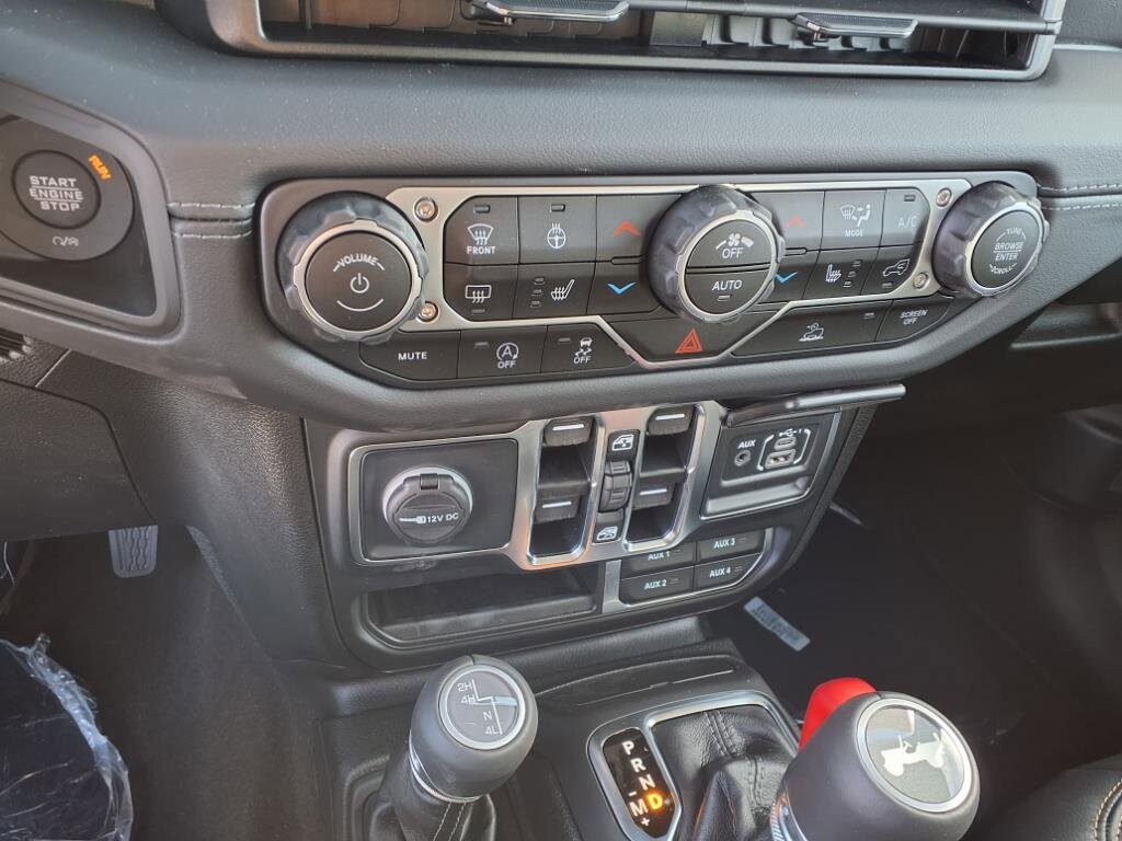 2025 Jeep Wrangler 4-Door Sahara - Photo 9