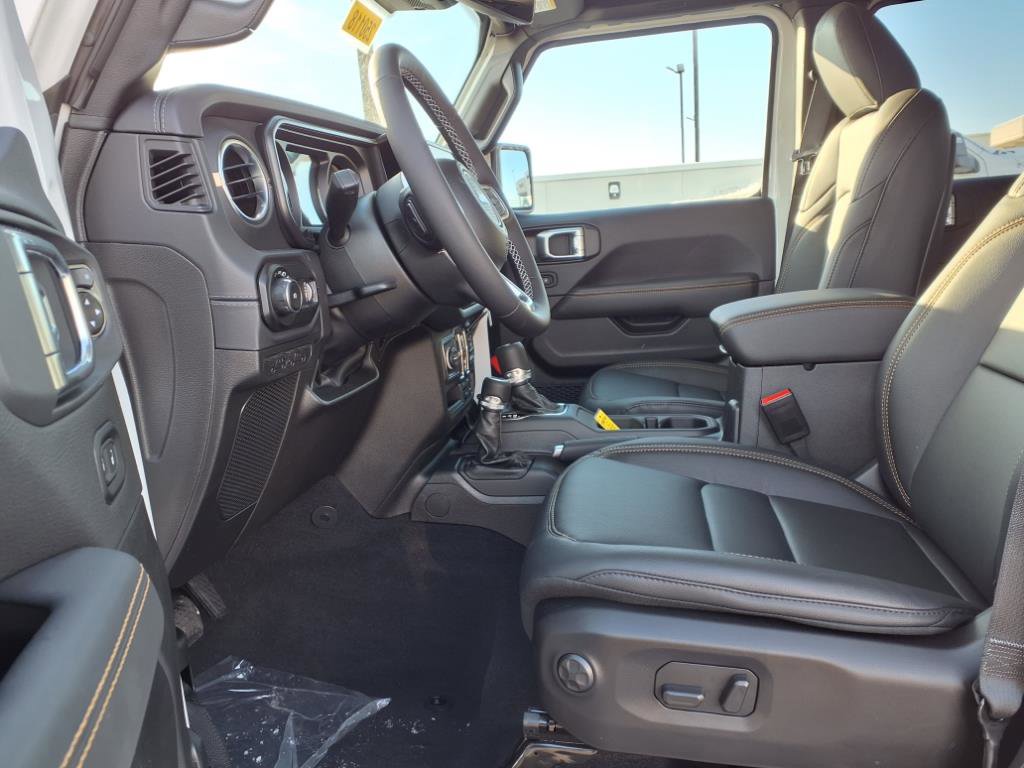 2025 Jeep Wrangler 4-Door Sahara - Photo 15