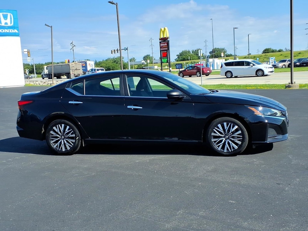 Used 2025 Nissan Altima SV Sedan