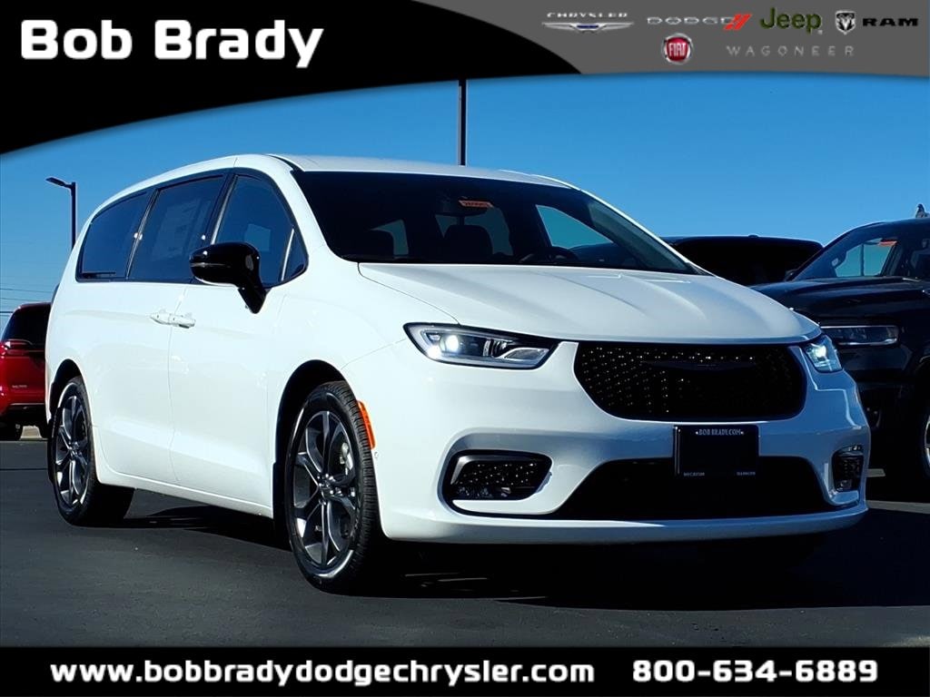 2026 Chrysler Pacifica Select's photo