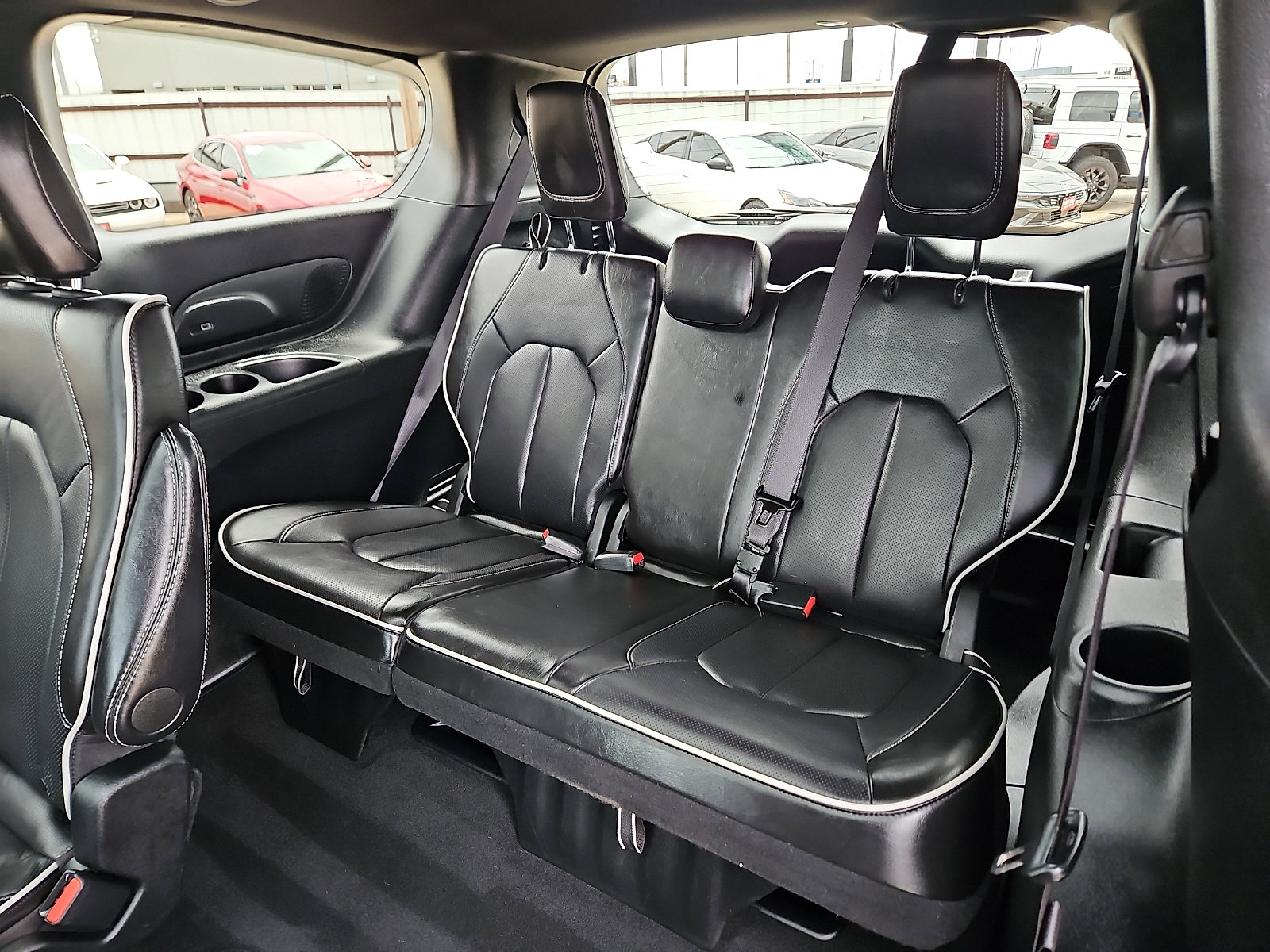 2026 Chrysler Pacifica Limited - Photo 9