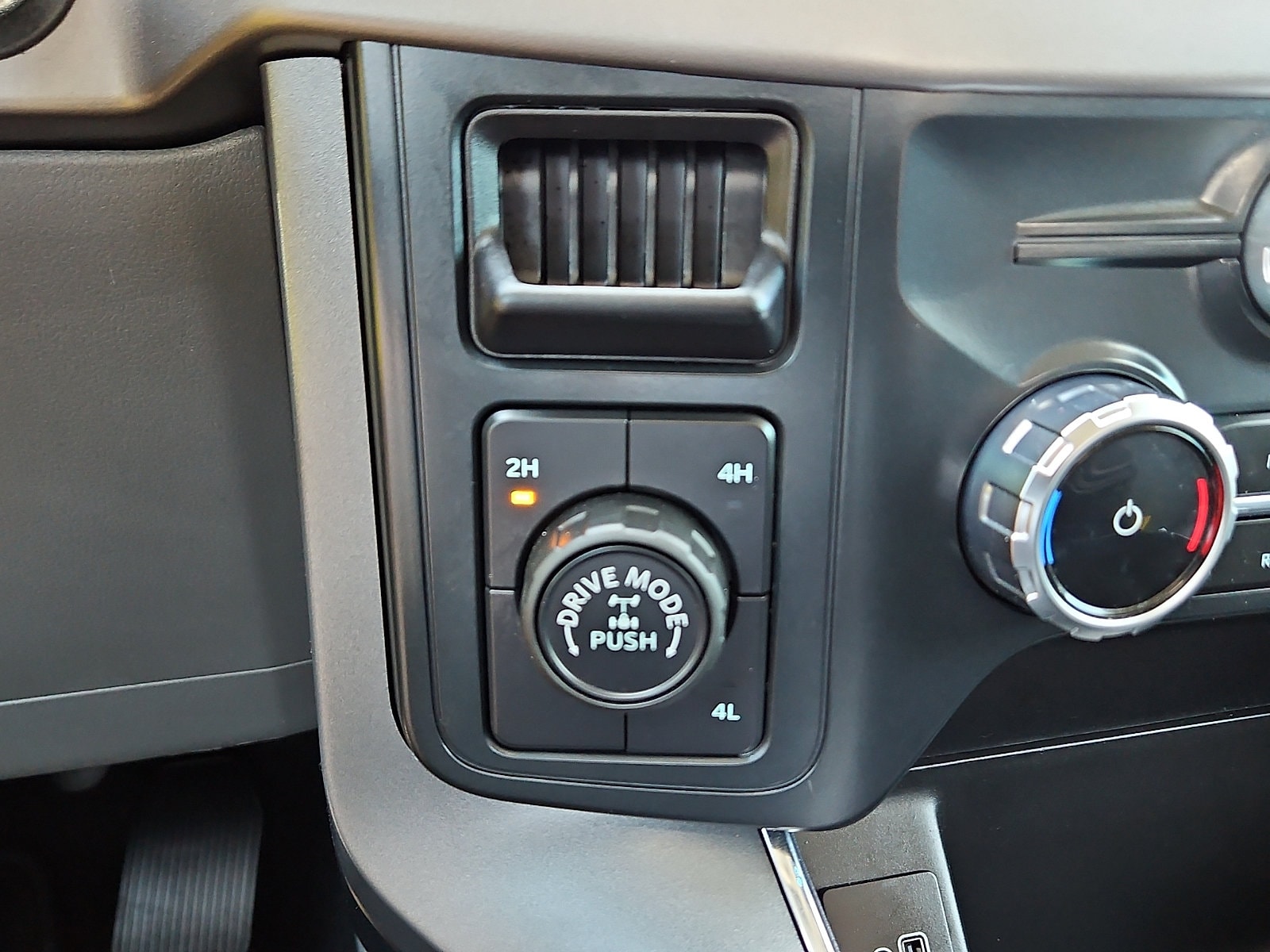 2025 Ford F-150 XLT - Photo 14