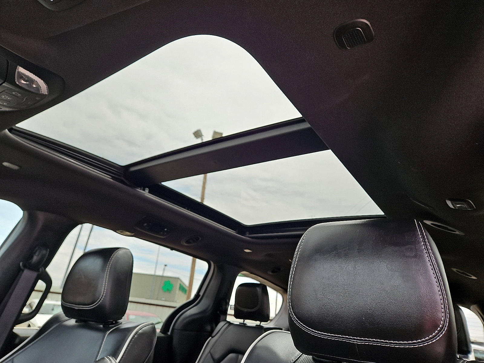 2026 Chrysler Pacifica Limited - Photo 13