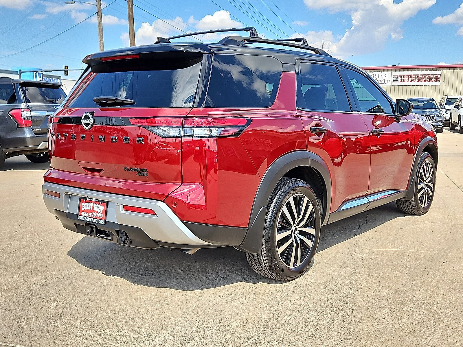 2025 Nissan Pathfinder Platinum 4x4 photo 3