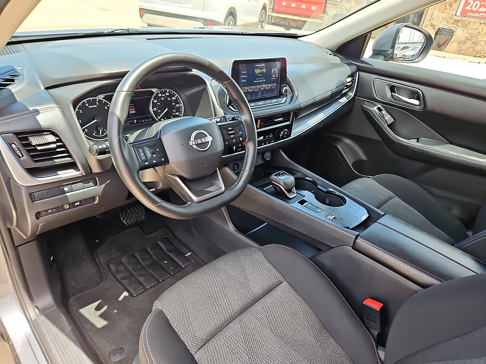 2025 Nissan Rogue SV - Photo 12