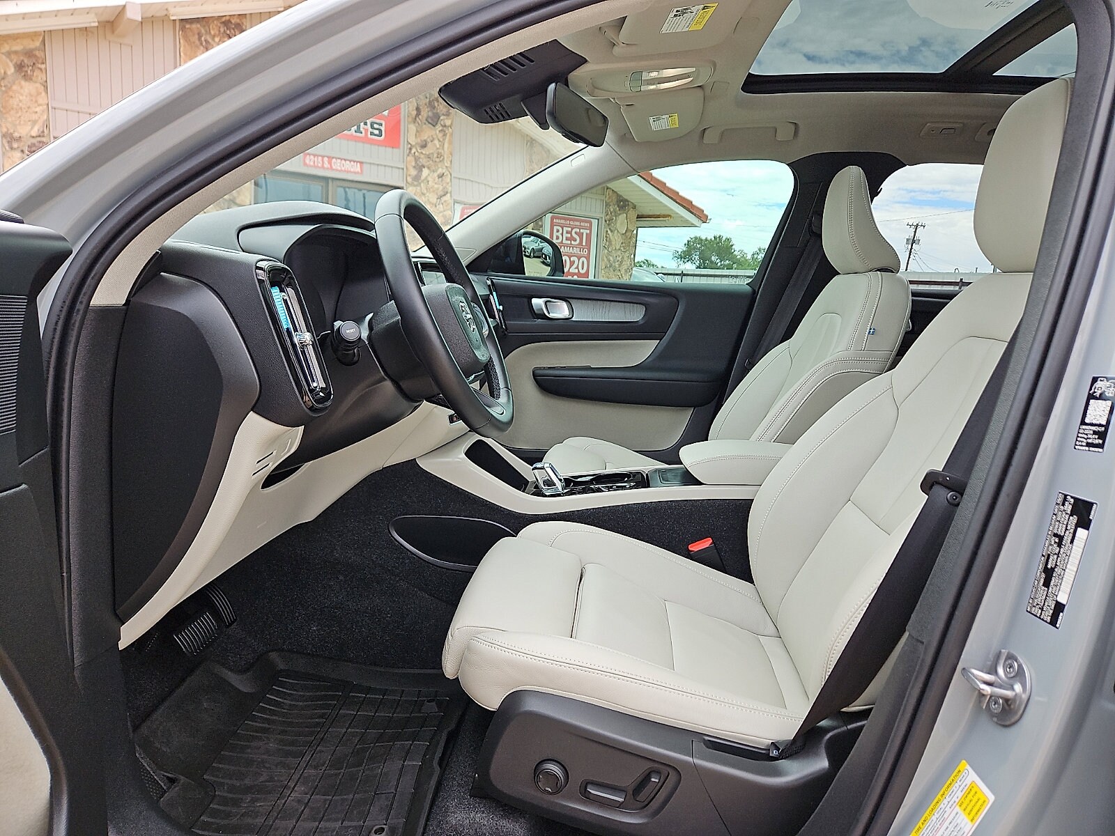 2026 Volvo XC40 Plus - Photo 12