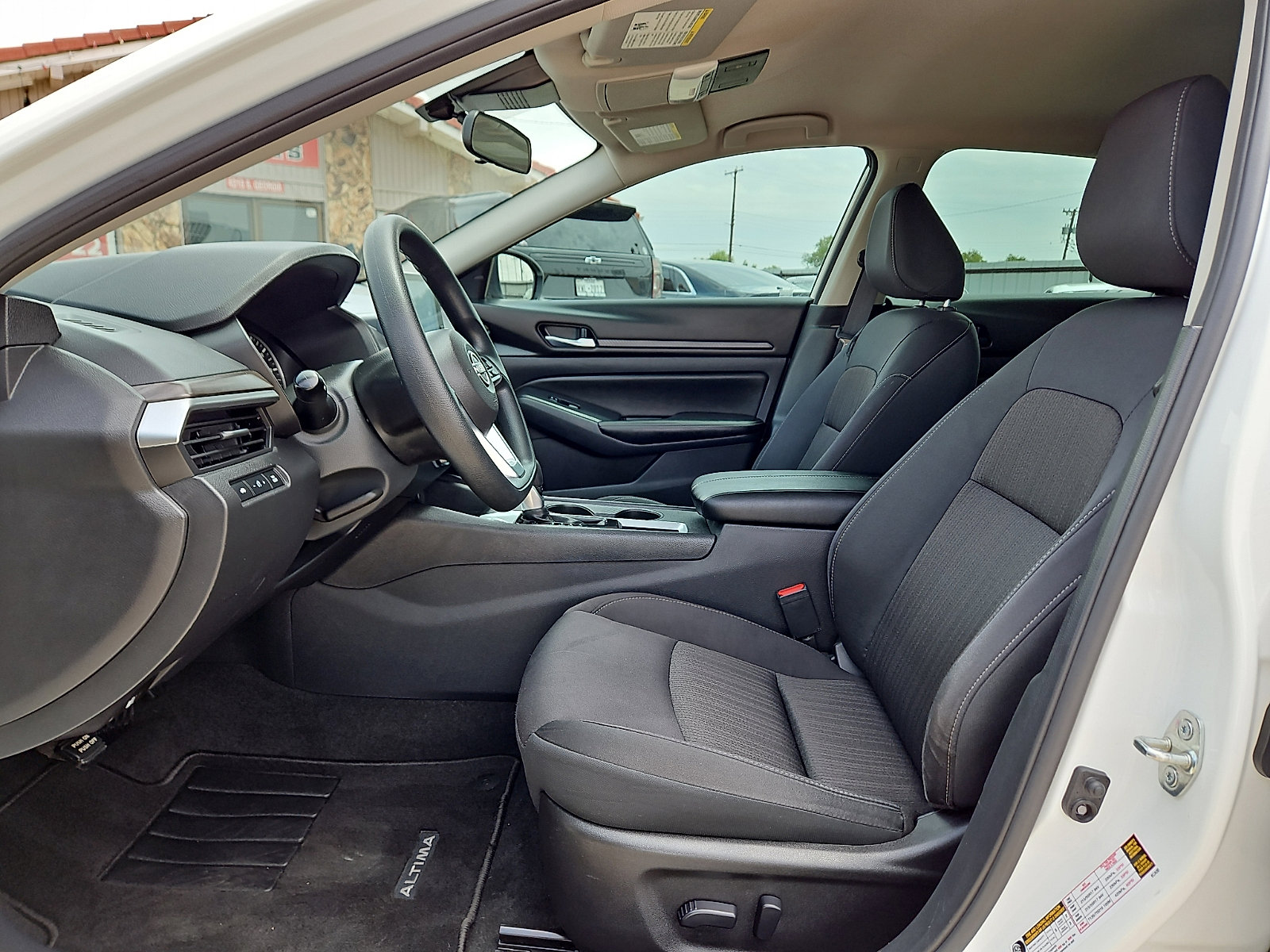 2025 Nissan Altima SV - Photo 9