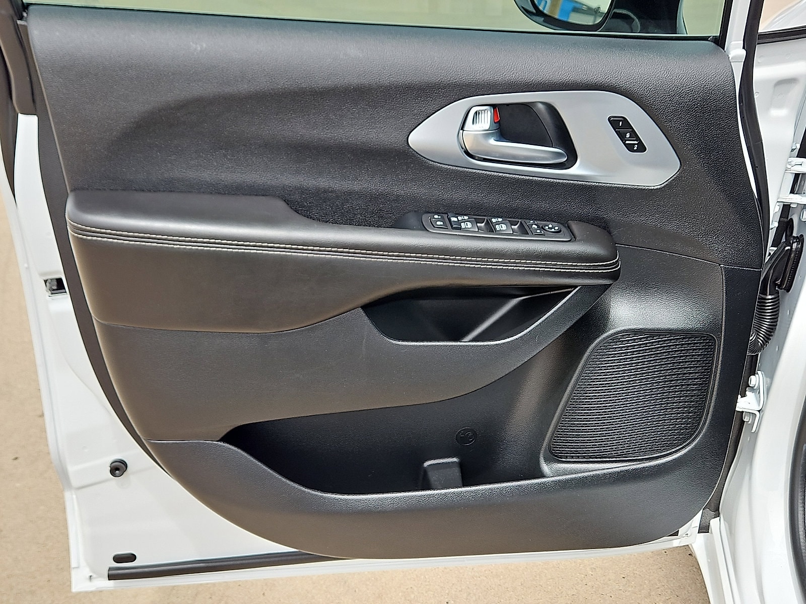 2026 Chrysler Pacifica Limited - Photo 14