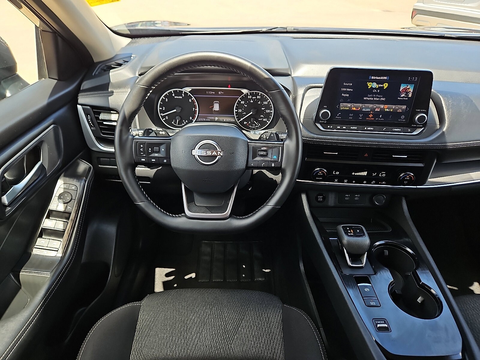 2025 Nissan Rogue SV - Photo 8