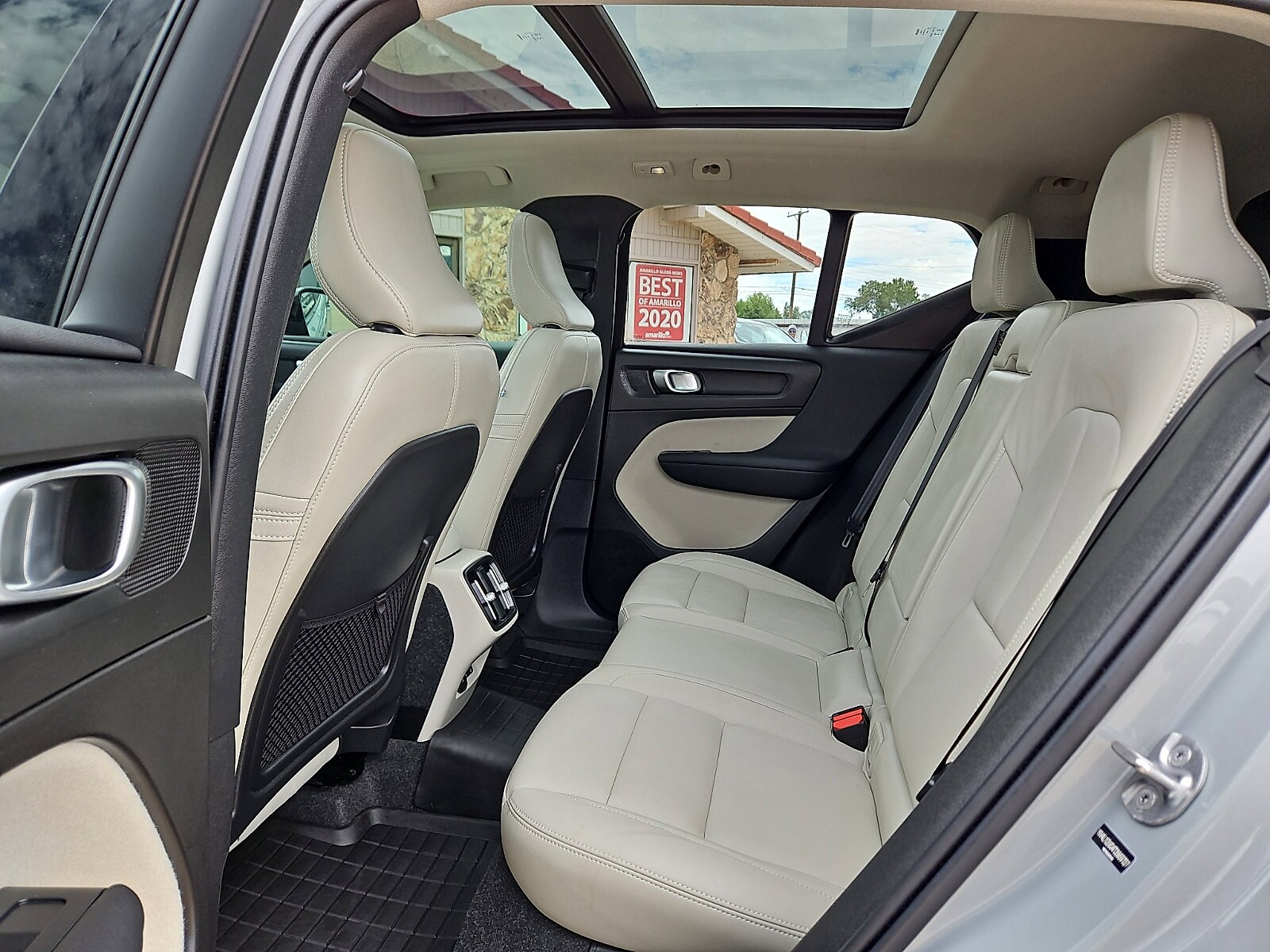 2026 Volvo XC40 Plus - Photo 11