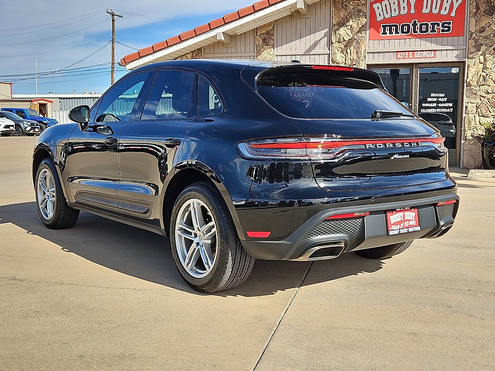 2024 Porsche Macan T photo 2