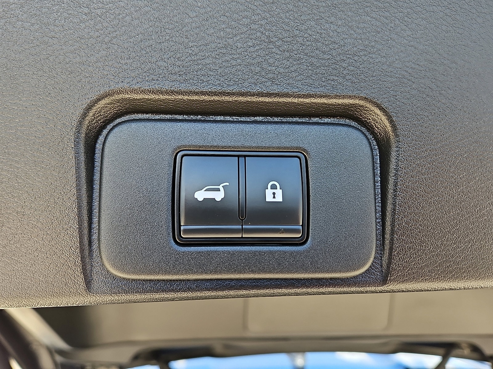2025 Nissan Rogue SV - Photo 7
