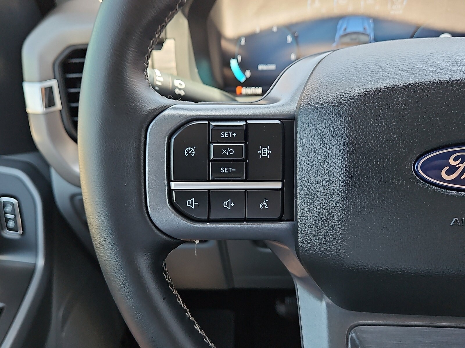 2025 Ford F-150 XLT - Photo 18