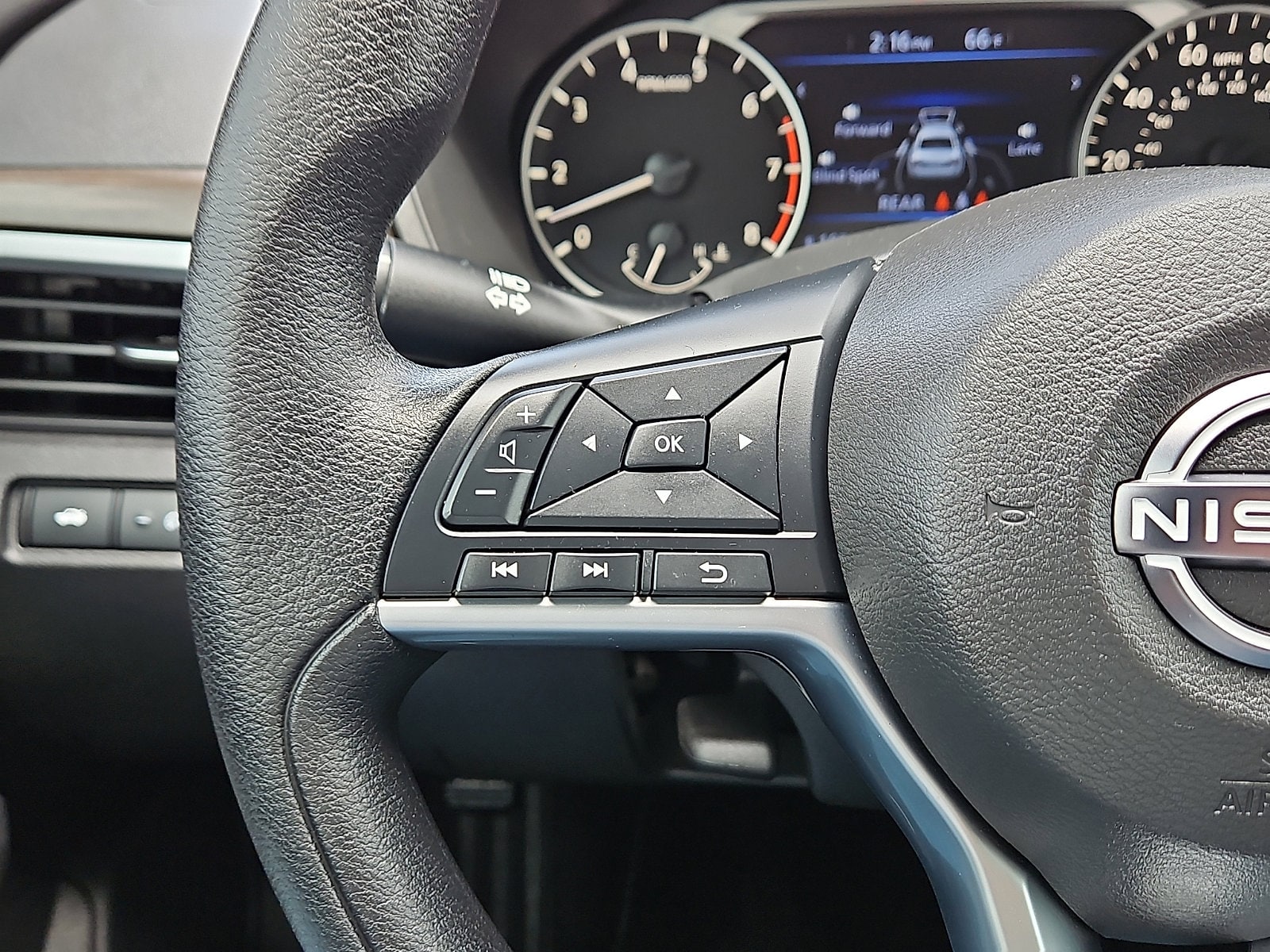 2025 Nissan Altima SV - Photo 17