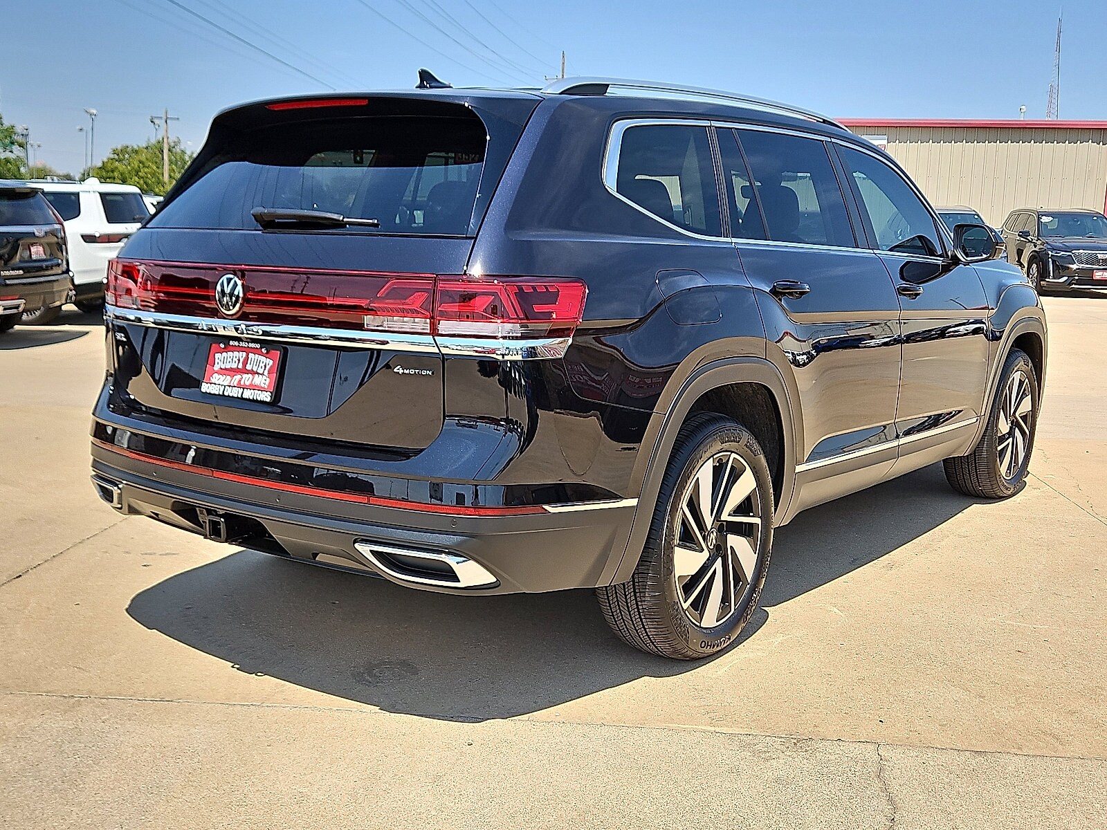 2025 Volkswagen Atlas SEL photo 2
