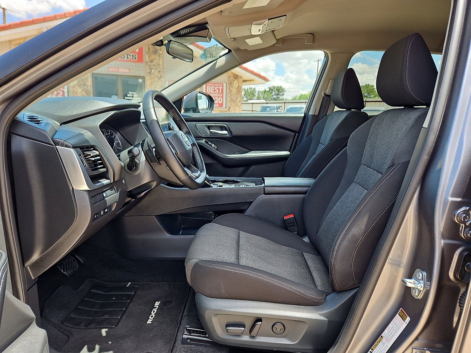 2025 Nissan Rogue SV - Photo 11