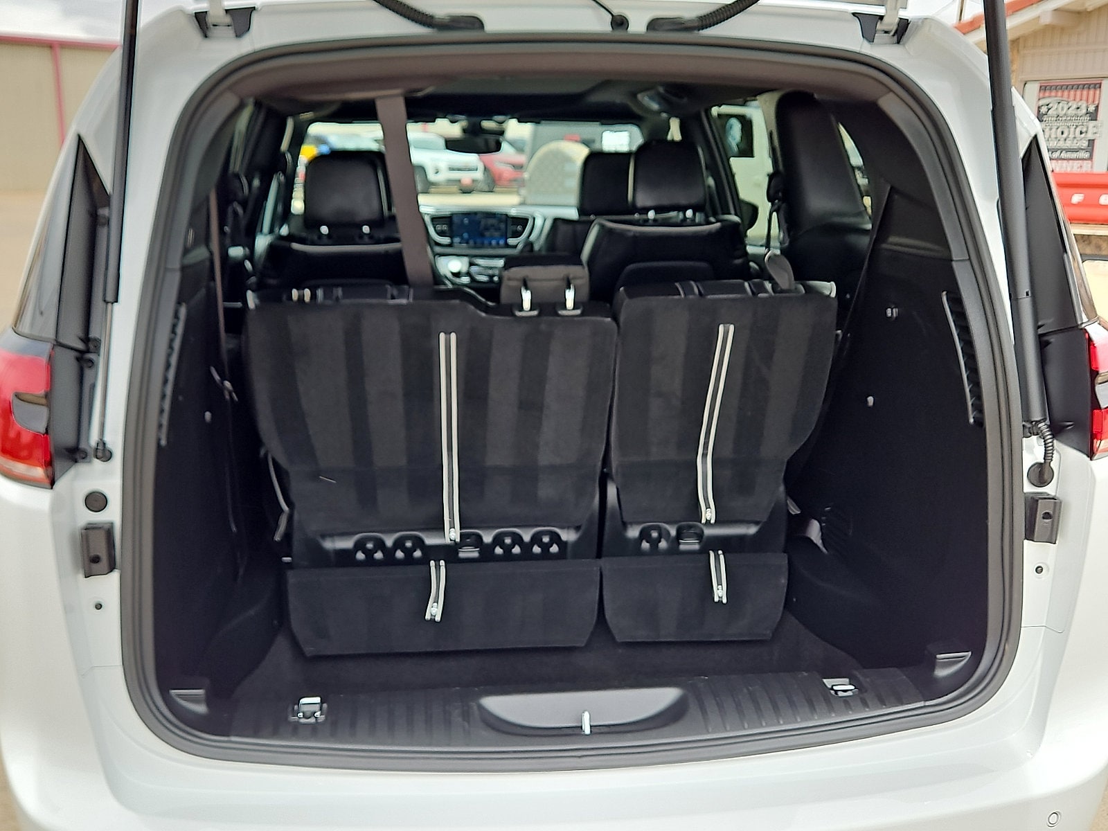 2026 Chrysler Pacifica Limited - Photo 6
