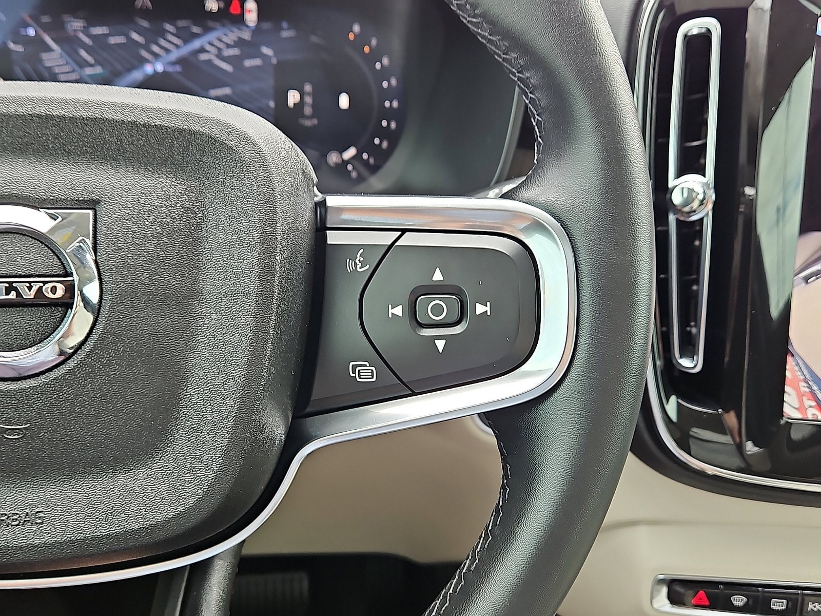 2026 Volvo XC40 Plus - Photo 19
